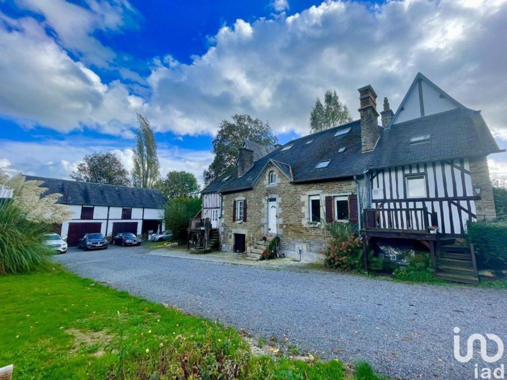 Maison La Motte With Bicycle Parking Saint-Hilaire-du-Harcouët Exterior photo